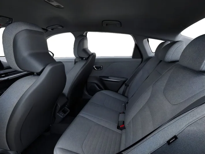 2025 Kia K4 - view 18