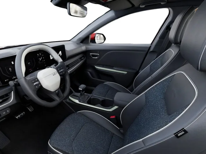 2025 Kia K4 - view 17