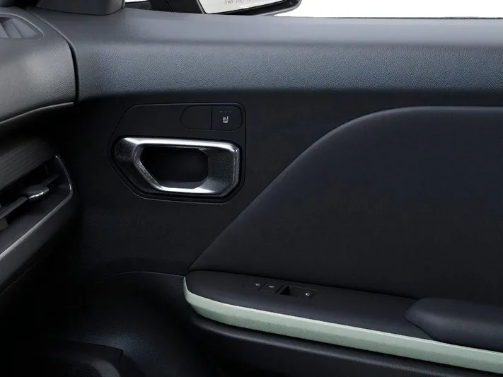 2025 Kia K4 - view 25
