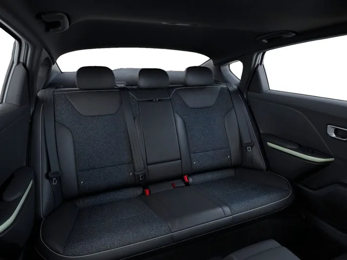 2025 Kia K4 - view 16