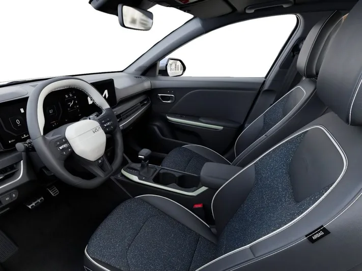 2025 Kia K4 - view 17