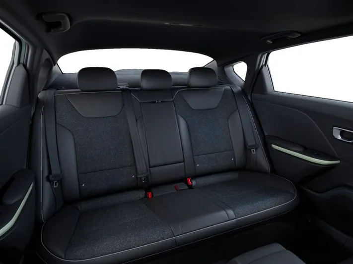 2025 Kia K4 - view 16