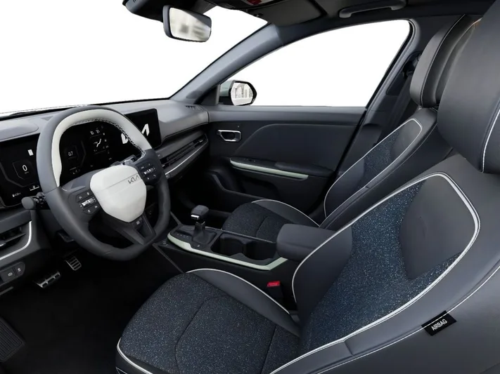 2025 Kia K4 - view 17