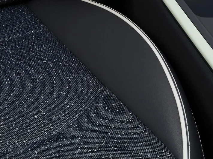 2025 Kia K4 - view 24
