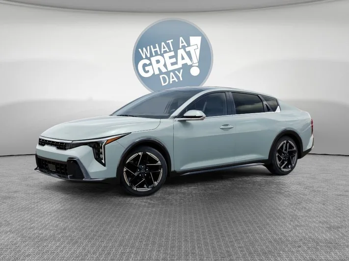 2025 Kia K4 - view 3