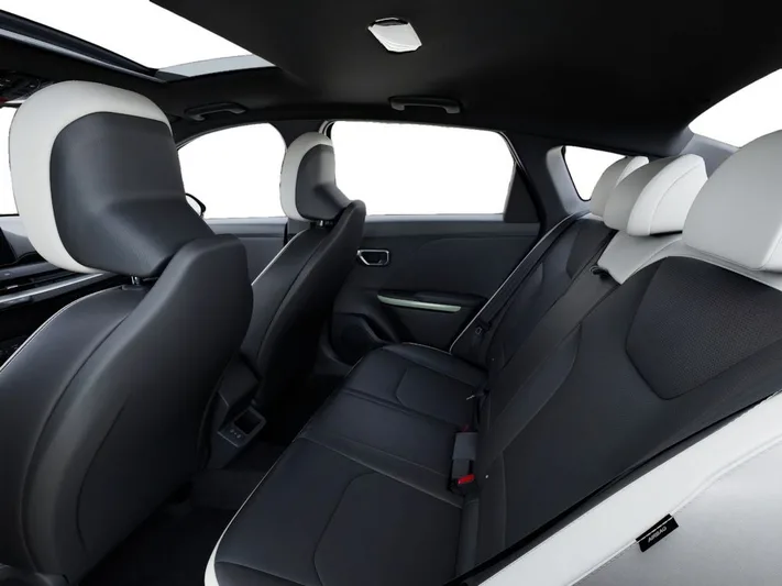 2026 Kia K4 - view 18