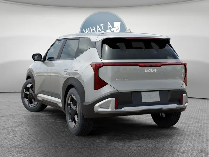 2027 Kia Seltos - view 4