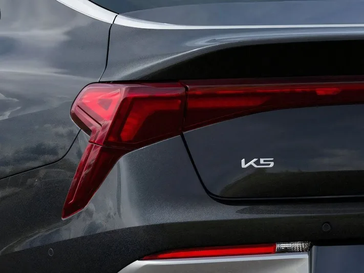 2025 Kia K5 - view 11