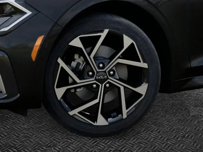 2025 Kia K5 - view 9