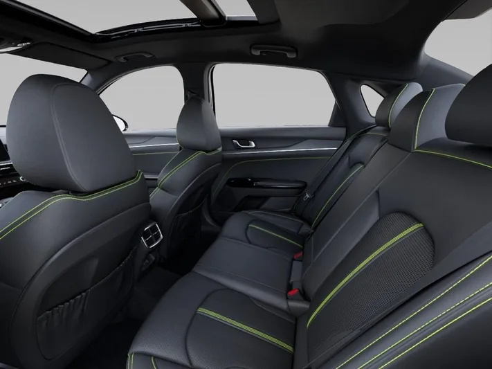 2026 Kia K5 - view 18