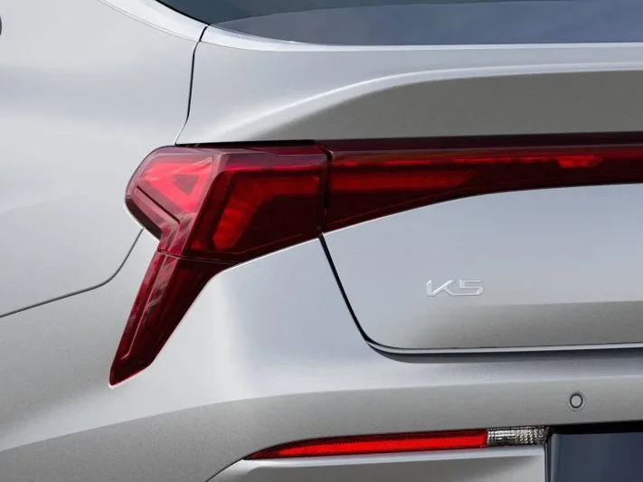 2025 Kia K5 - view 11
