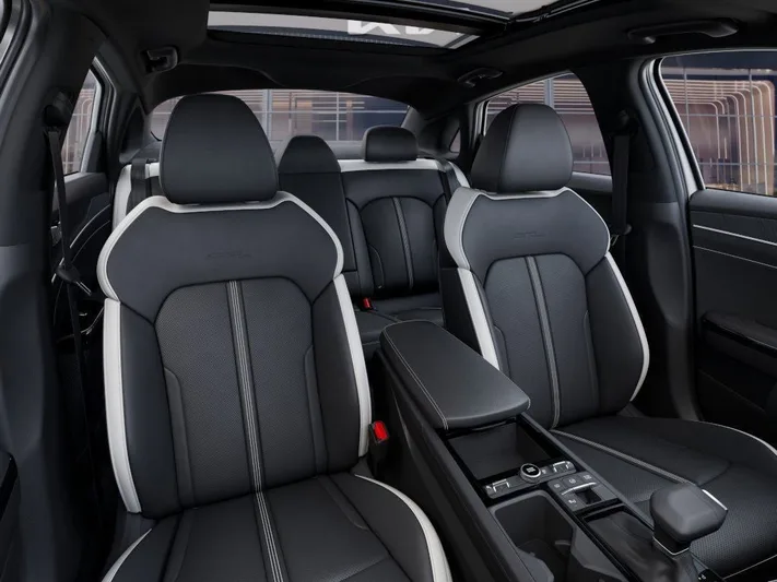 2025 Kia K5 - view 15