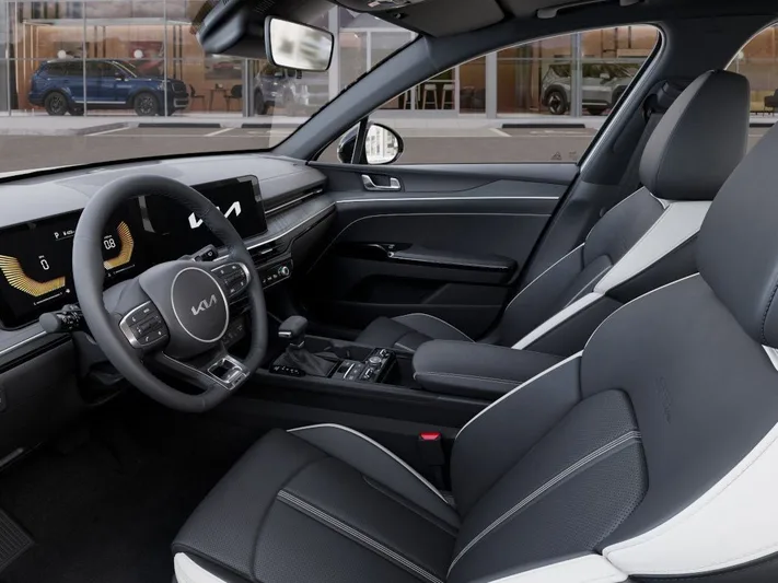 2025 Kia K5 - view 17