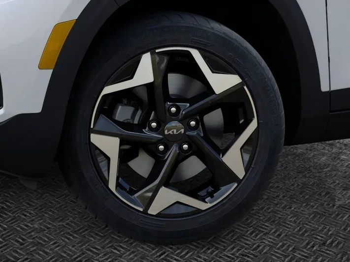 2026 Kia Seltos - view 9