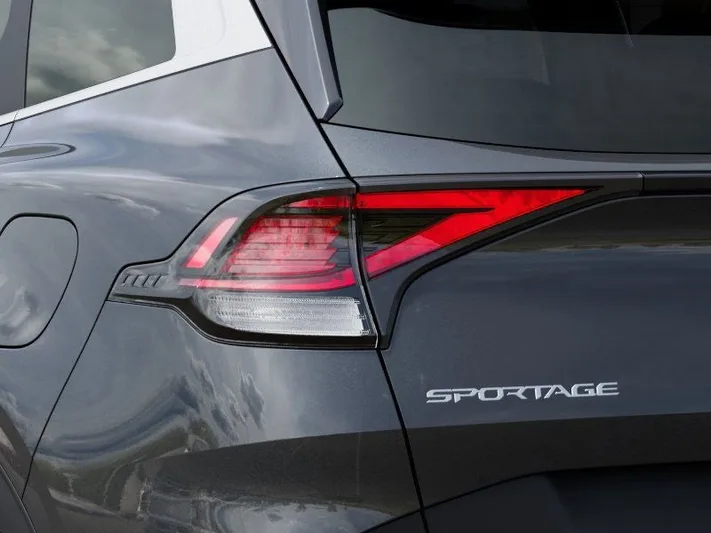 2025 Kia Sportage - view 11
