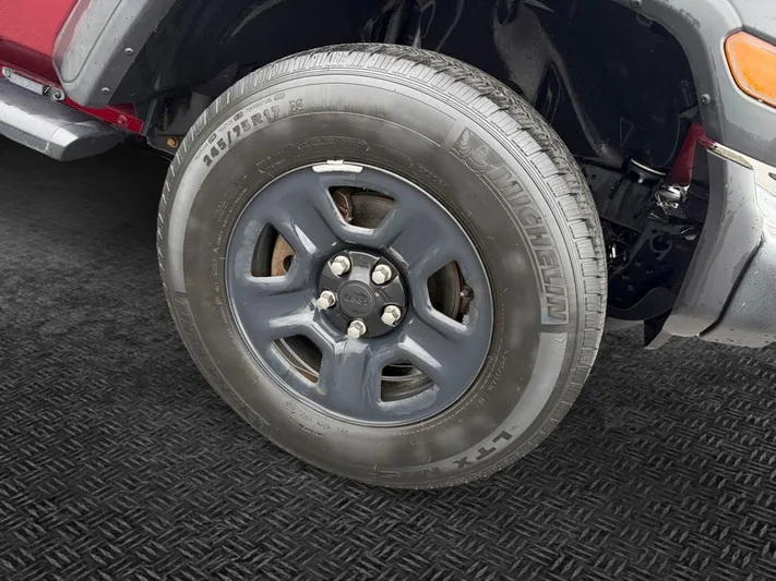 2021 Jeep Wrangler - view 11