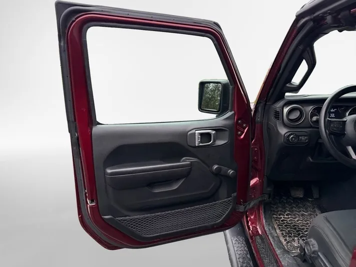 2021 Jeep Wrangler - view 14