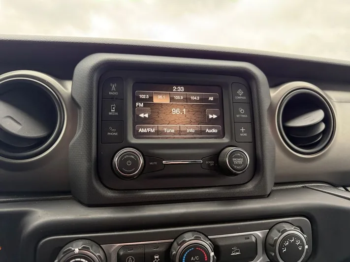 2021 Jeep Wrangler - view 17