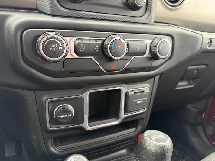 2021 Jeep Wrangler - view 19