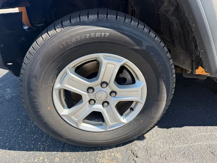 2018 Jeep Wrangler - view 11