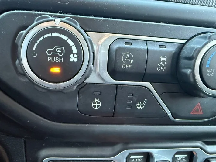 2018 Jeep Wrangler - view 18
