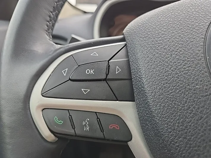 2016 Jeep Cherokee - view 14