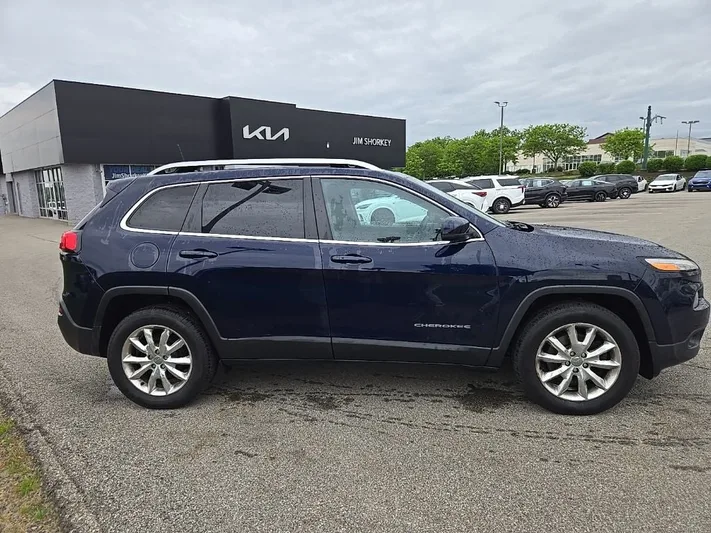 2016 Jeep Cherokee - view 2