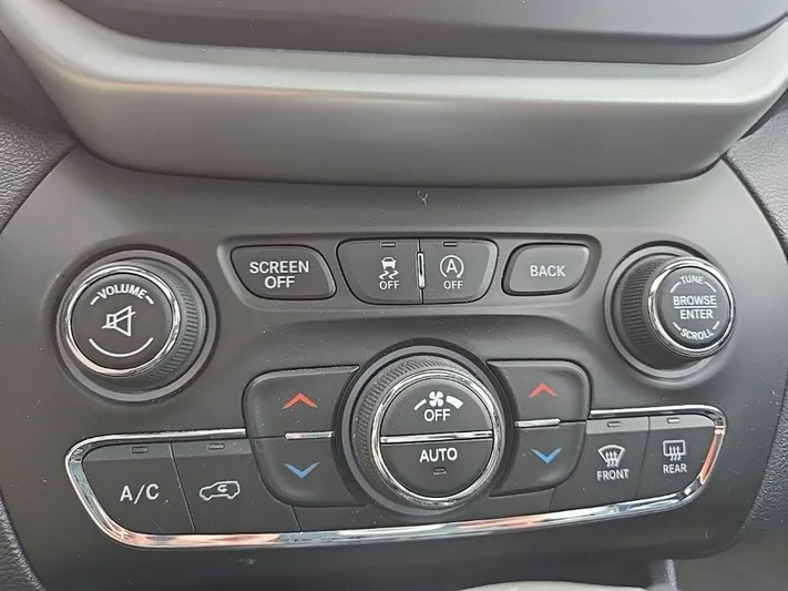 2016 Jeep Cherokee - view 23