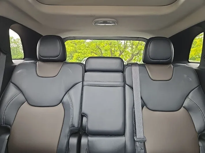 2016 Jeep Cherokee - view 28