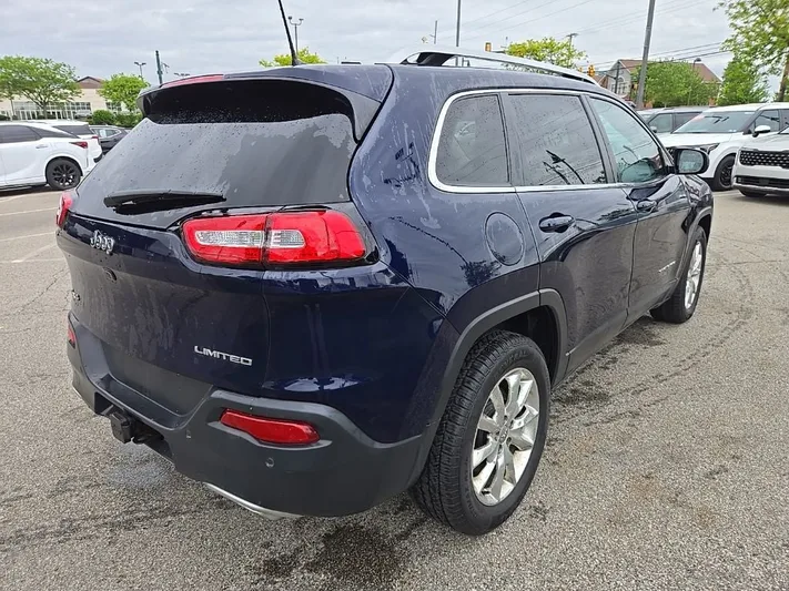 2016 Jeep Cherokee - view 3