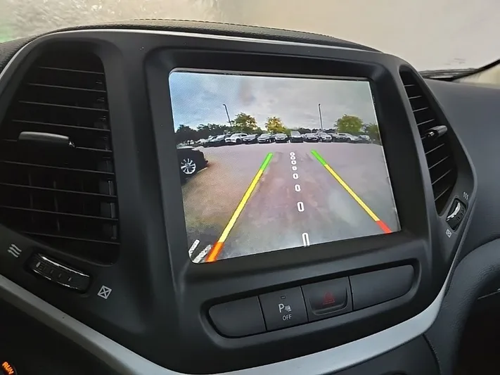 2016 Jeep Cherokee - view 31