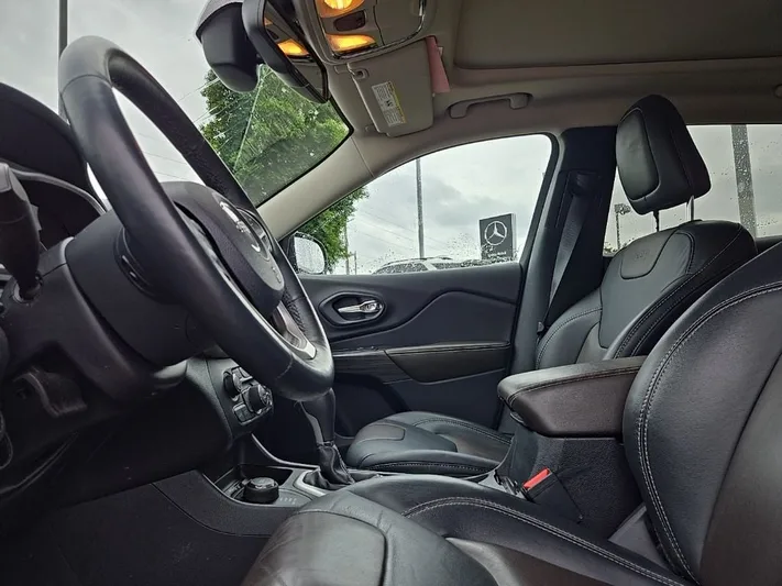 2016 Jeep Cherokee - view 33