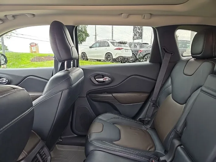 2016 Jeep Cherokee - view 34
