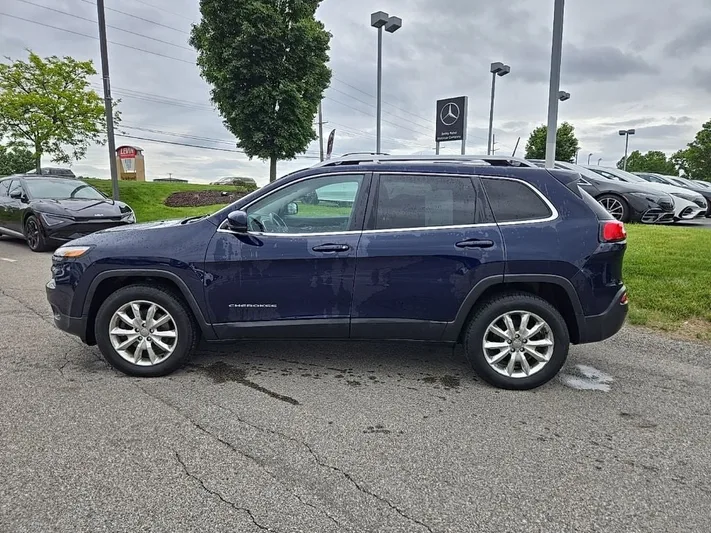 2016 Jeep Cherokee - view 9