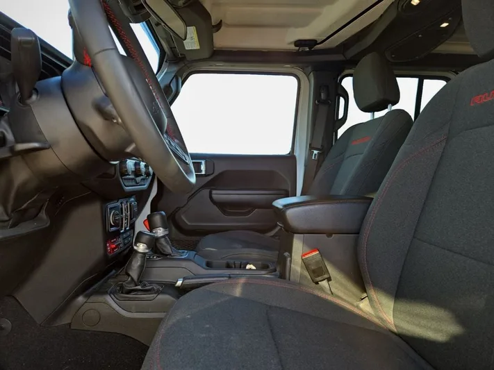 2024 Jeep Wrangler - view 12