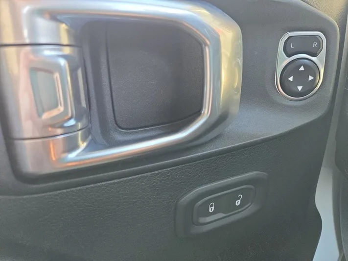 2024 Jeep Wrangler - view 14