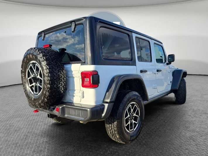 2024 Jeep Wrangler - view 3