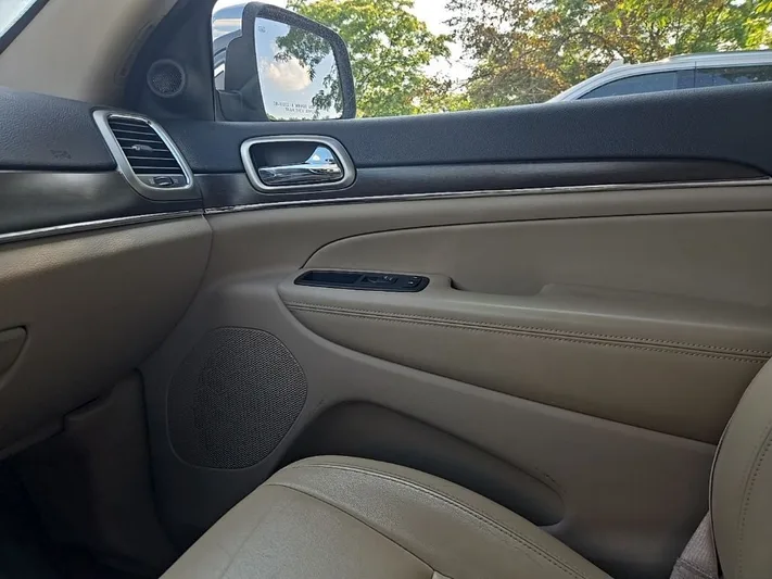 2015 Jeep Grand - view 19