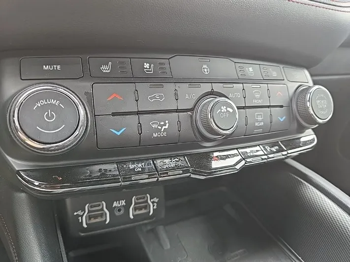 2022 Dodge Durango - view 16