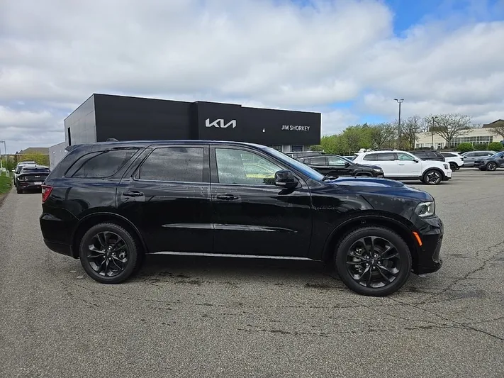 2022 Dodge Durango - view 2