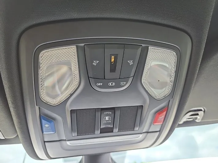 2021 RAM 1500 - view 32