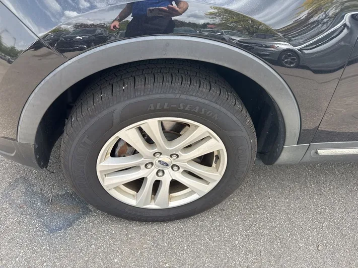 2019 Ford Explorer - view 11