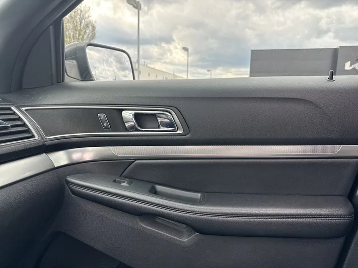 2019 Ford Explorer - view 16