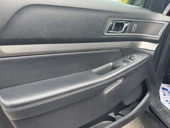2019 Ford Explorer - view 19
