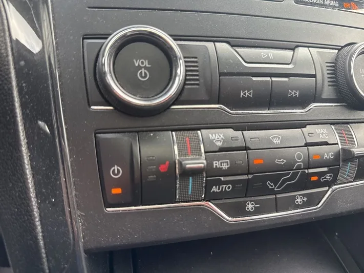2019 Ford Explorer - view 29