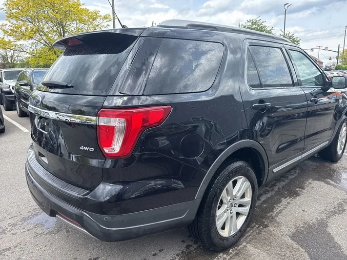 2019 Ford Explorer - view 3