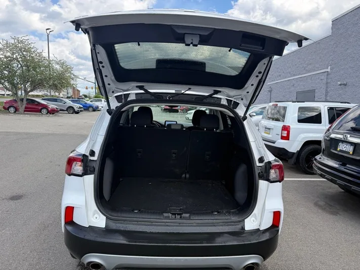 2022 Ford Escape - view 12