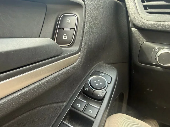 2022 Ford Escape - view 18