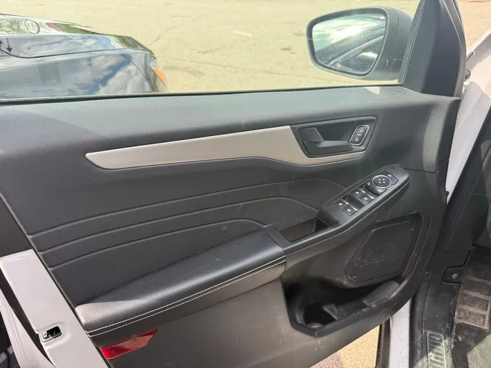 2022 Ford Escape - view 27