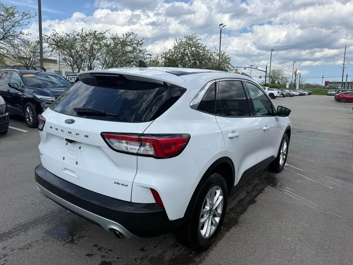 2022 Ford Escape - view 3